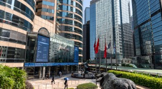 Руските компании изгонени от западните финансови столици проучват Хонконг като