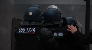 Полицията в Париж започна разследване за убийство след като тялото