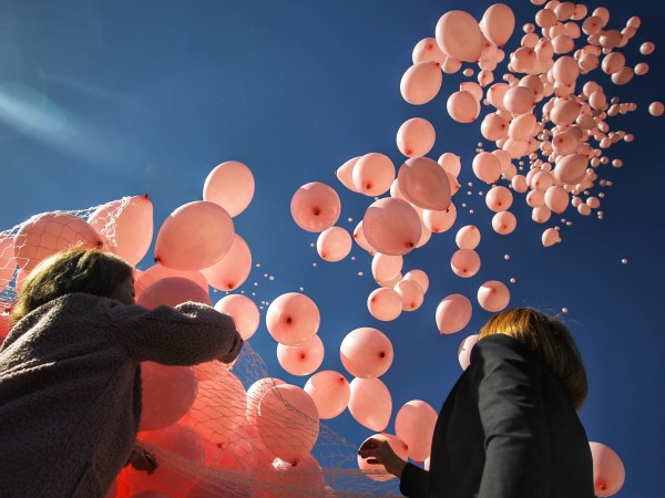 Снимка: Димитър Кьосемарлиев, Dnes.bg Точно 1200 двеста розови балона бяха