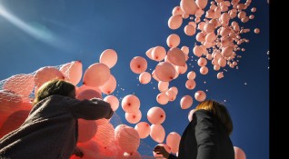 Снимка Димитър Кьосемарлиев Dnes bg Точно 1200 двеста розови балона бяха