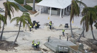 В окръг Флорида който беше опустошен от урагана Йън миналия