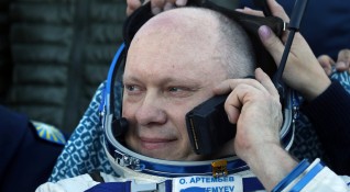 Руският космонавт Олег Артемиев прегази колега на тъмен път карай