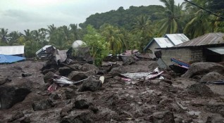 Внезапни наводнения и свлачища предизвикани от проливни дъждове причиниха смъртта