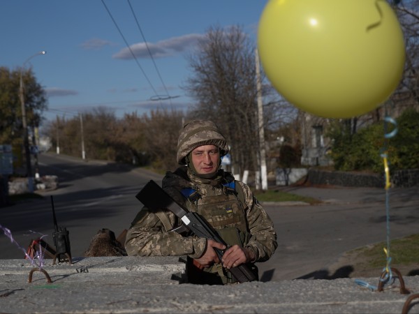 Руските сили в окупираната украинска област Херсон извършват масови кражби