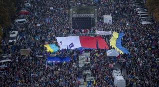 След няколко големи демонстрации срещу чешкото правителство десетки хиляди хора