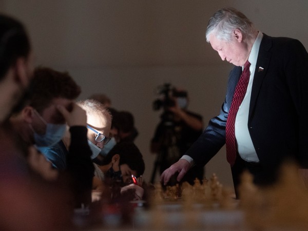 Бившият световен шампион по шахмат Анатолий Карпов, който е смятан