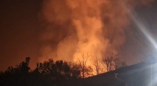 Снимка БГНЕС Пожар гори в двора на завод Арсенал в