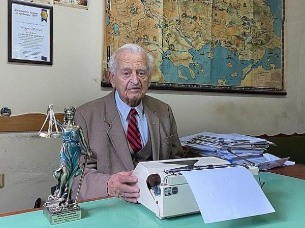 Почина най-възрастният действащ адвокат в България. На 94-годишна възраст тази