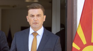 Важно е диалогът между България и Северна Македония да се