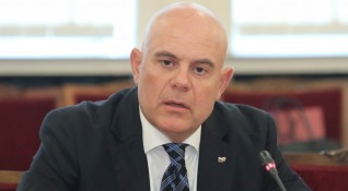 Главният прокурор Иван Гешев поиска оставката на бившия пернишки а