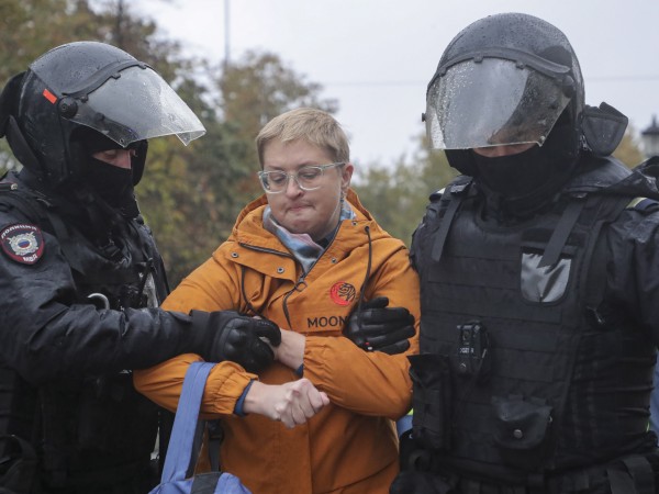 В апартамента си в Санкт Петербург университетският преподавател Денис Скопин