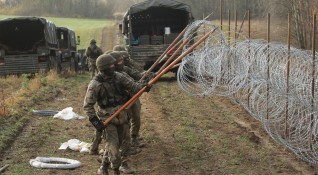 Полша започна изграждането на бариера по границата си с руския