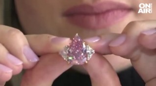 Розов диамант беше пуснат на търг за 35 млн долара