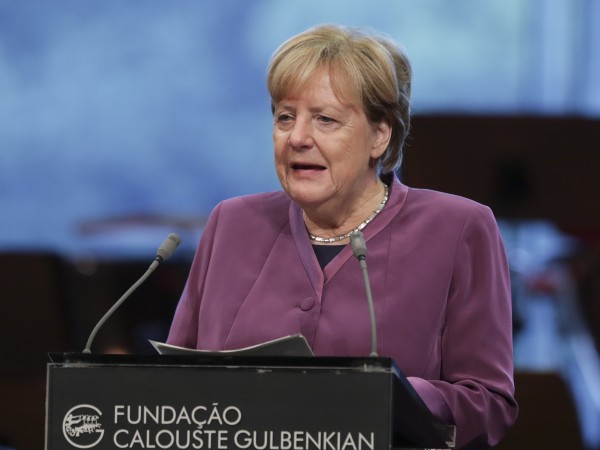 Правителството в Германия отправи молба към Ангела Меркел да бъде