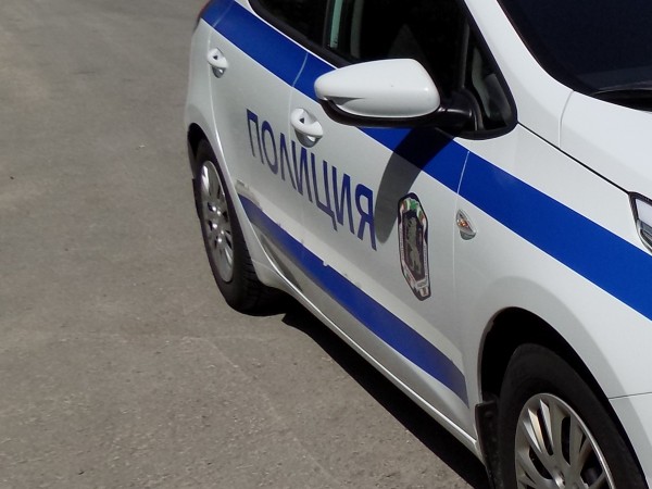 Пиян водач без книжка удари 6 паркирани автомобила в София