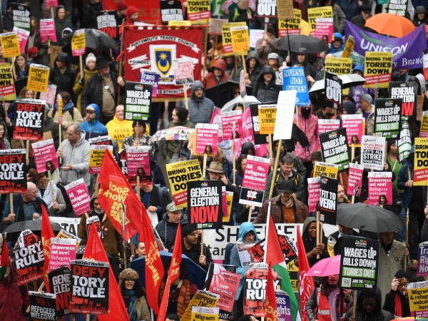 Снимка: БГНЕС/EPAХиляди протестиращи са по улиците на британската столица Лондон