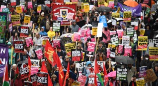 Снимка БГНЕС EPAХиляди протестиращи са по улиците на британската столица Лондон