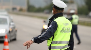Полицаи от Нови пазар задържаха водач шофирал с 3 43 промила