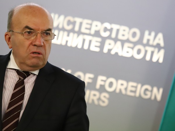 Заместник-министърът на външните работи Константин Коджабашев е поканил за среща