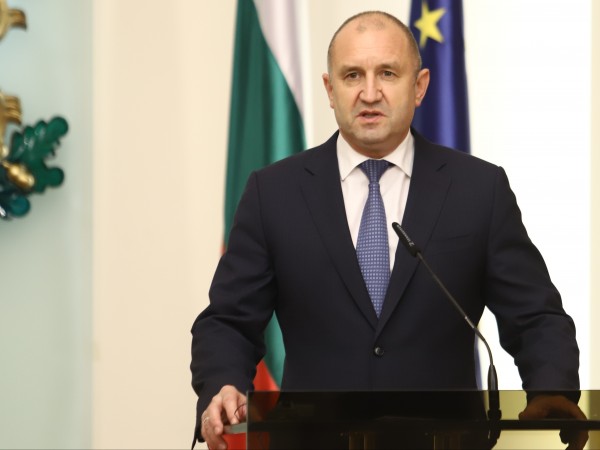 Държавният глава Румен Радев ще проведе консултации с представители на