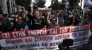 Мащабна 24 часова стачка на синдикатите блокира Гърция Подготвят се протестни