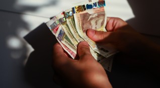 Размерът на средния осигурителен доход за страната за месец септември