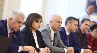 Лидерът на БСП Корнелия Нинова и съпредседателят на ПП Кирил