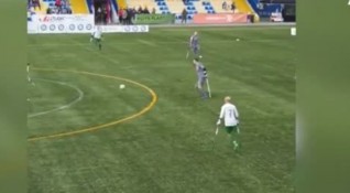 Зашеметяващ гол вкара играч на полското първенство за играчи с