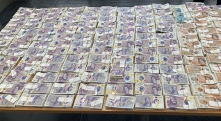 Митническите служители откриха недекларирана валута с левова равностойност 1 044