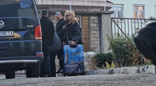 Десислава Иванчева пристигна в затвора в Сливен Хора помагайте който с