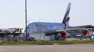 Гръцките власти наредиха на самолет на Емирейтс да се върне