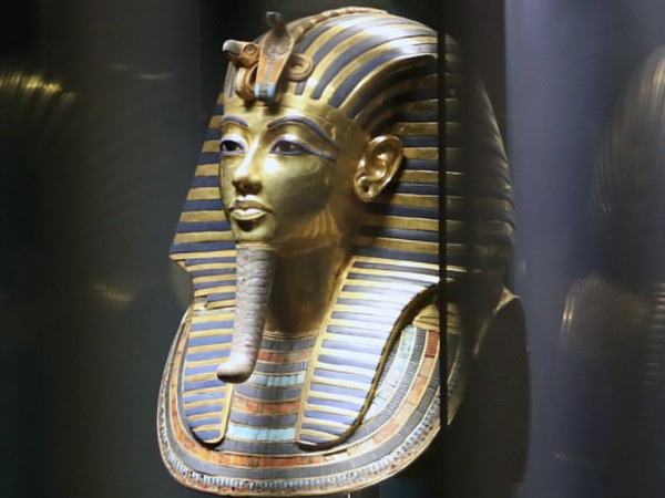 Първо умира човекът, финансирал откриването на гробницата на Тутанкамон, а