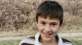 Трето денонощие продължава издирването на 12 годишния Александър който изчезна край