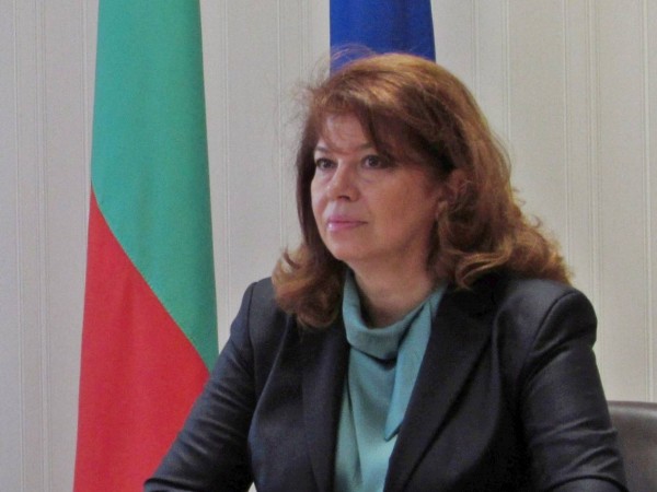 България има необходимост от редовен кабинет, убедена е вицепрезидентът Илияна