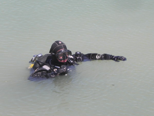 Водолази издирват 12-годишния Александър от сутринта в езерата в пернишкия