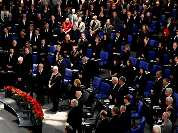 Опозицията в Германия задържа голяма социална реформа, съобщи РТЛ. Предстоят