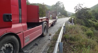 35 годишен шофьор на камион е намерен мъртъв в кабината му
