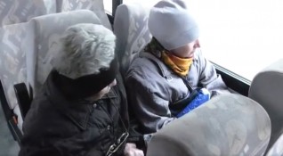 Ученически автобус превозва правостоящи деца защото местата са заети от