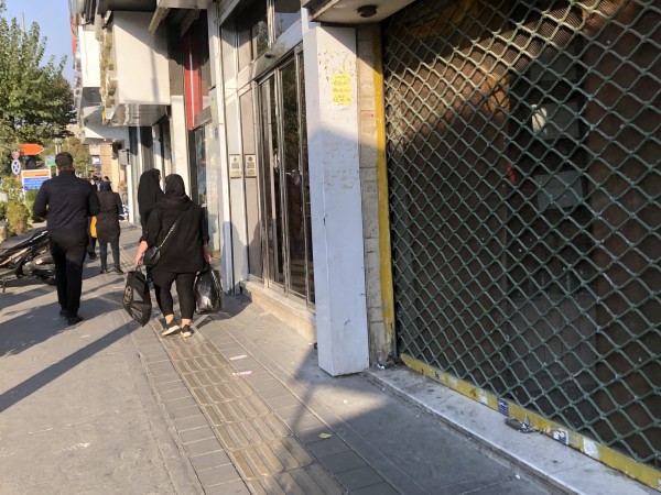 Иран издаде серия от смъртни присъди, докато протестите на жените