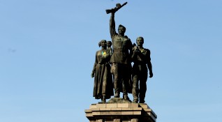 Демократична България предлага комунистическите символи да се премахнат от публичните