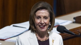 Ръководителят на американските демократи Нанси Пелоси обяви че се оттегля