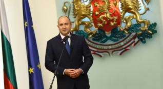 Президентът Румен Радев продължава с консултациите с парламентарно представените партии