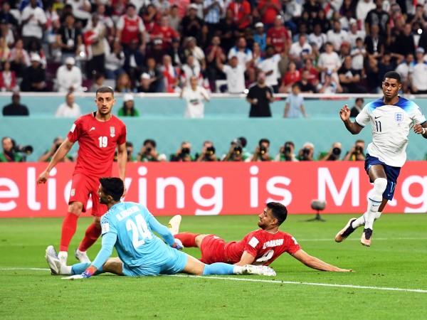 Англия започна подобаващо участието си на световното първенство в Катар.
