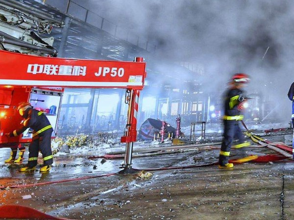 Трийсет и осем души са загинали при пожар в китайски