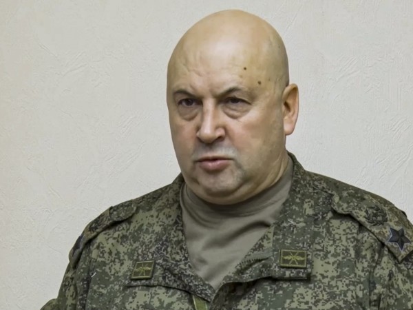 Водещи руски военни ястреби подкрепиха унизителното решение на силите на