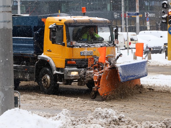 335 снегорина имат готовност за зимното почистване на София. Определени