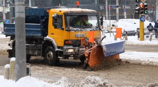 335 снегорина имат готовност за зимното почистване на София Определени