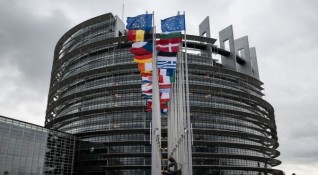 Европейският парламент поиска от ЕК да замрази финансирането на Унгария