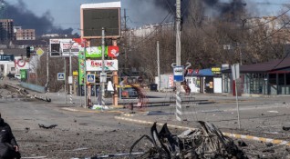 Руската бомбардировка в Херсон уби най малко четирима души и рани