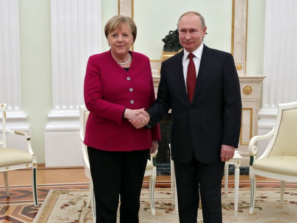 Бившият германски канцлер Ангела Меркел защити политиката си спрямо Русия,